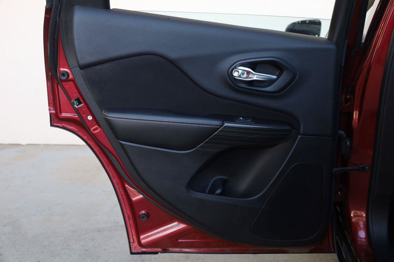 Used 2014 Jeep Cherokee Sport FWD image 19