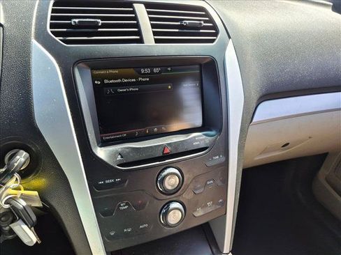 Used 2015 Ford Explorer XLT w/ Equipment Group 202B FWD image 12