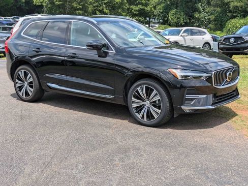 Used 2023 Volvo XC60 B5 Plus w/ Climate Package AWD/4WD image 8