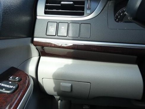 Used 2012 Toyota Camry XLE FWD image 23