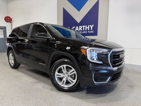 Used 2022 GMC Terrain SLE AWD/4WD image 2