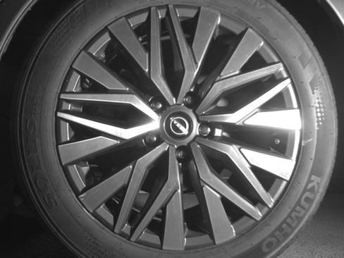 Used 2025 Nissan Altima 2.5 SV FWD image 17