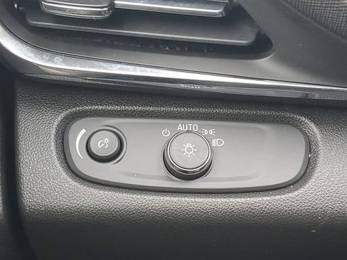 Used 2024 Buick Envista Preferred w/ Convenience I Package image 18