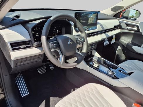 New 2025 Mitsubishi Outlander SEL image 17