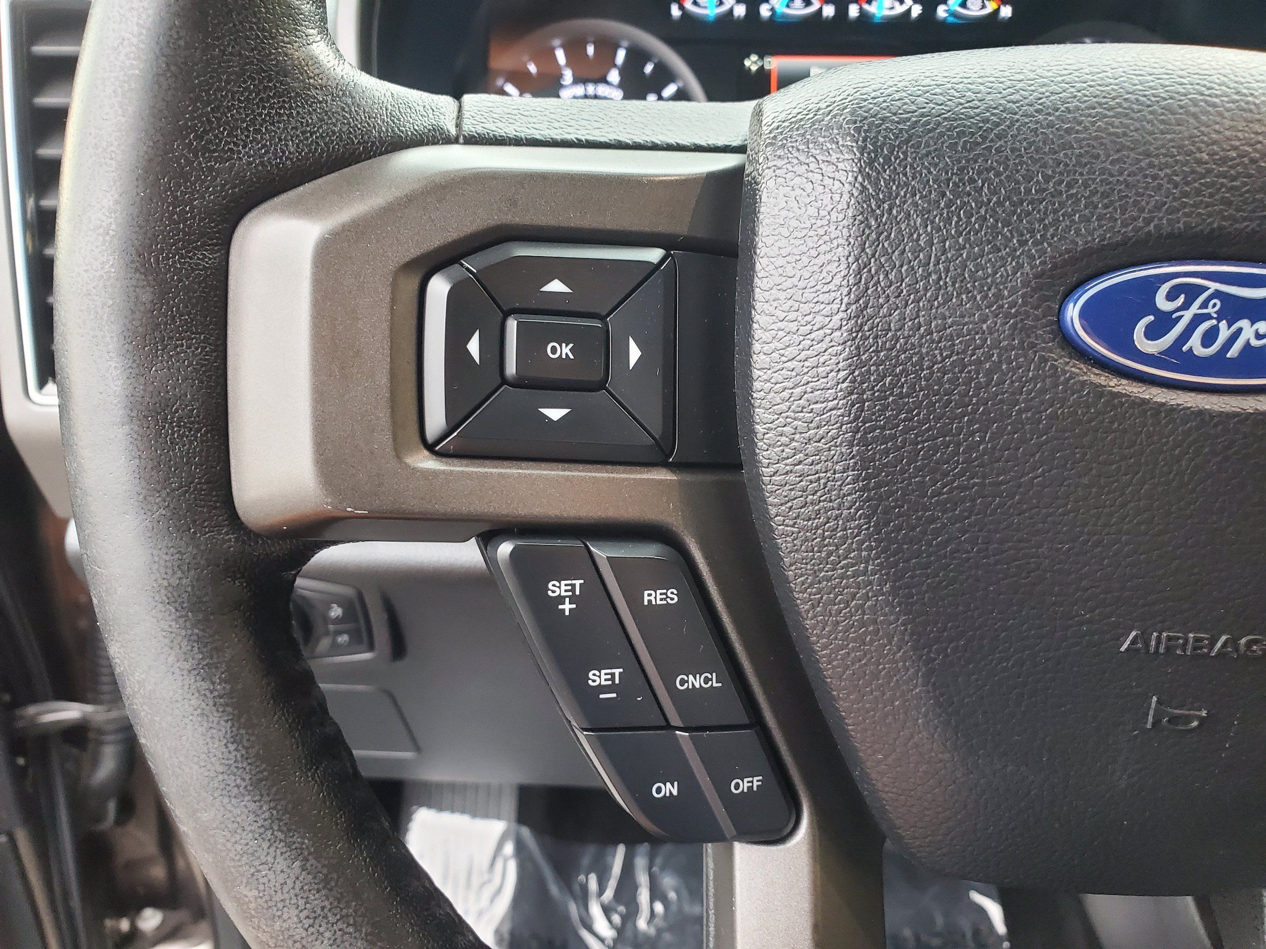 Used 2019 Ford Expedition XLT w/ Equipment Group 201A AWD/4WD image 16