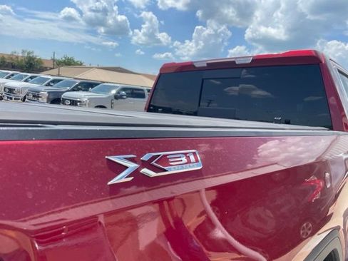 Used 2022 GMC Sierra 1500 SLT AWD/4WD image 6