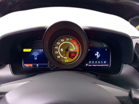 Certified 2022 Ferrari F8 Tributo RWD image 11