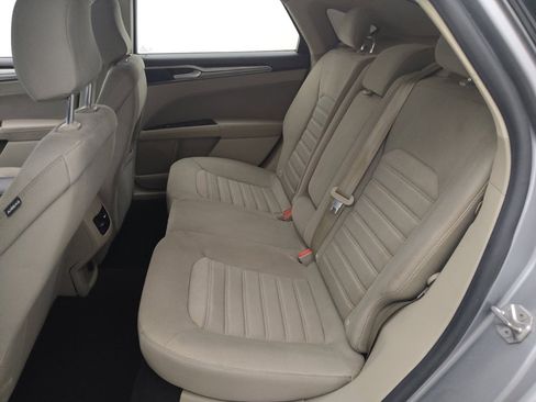Used 2020 Ford Fusion SE FWD image 18
