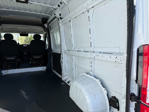 Used 2024 RAM ProMaster 2500 w/ Convenience Group FWD image 21