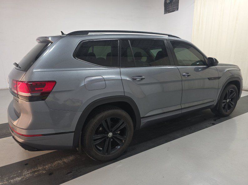 Used 2023 Volkswagen Atlas SEL R-Line AWD/4WD image 2