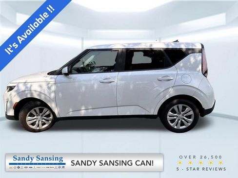 Used 2023 Kia Soul LX FWD image 1