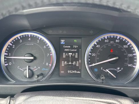 Used 2019 Toyota Highlander XLE AWD/4WD image 19