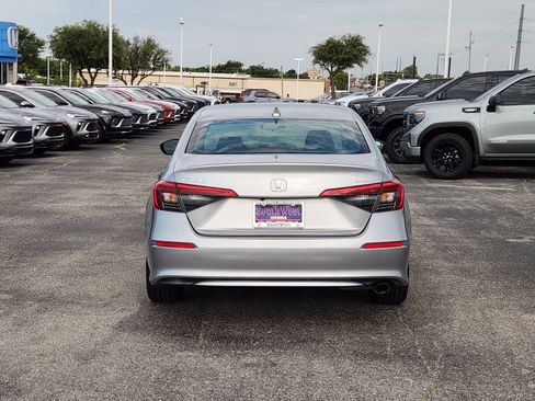 Used 2022 Honda Civic Sport image 8