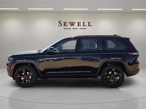 New 2025 Jeep Grand Cherokee Limited w/ Black Appearance Package image 2