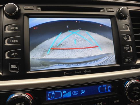 Used 2019 Toyota Highlander Limited FWD image 20