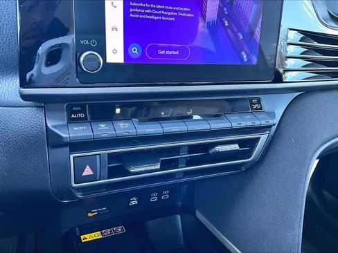 Used 2025 Toyota Camry SE image 26