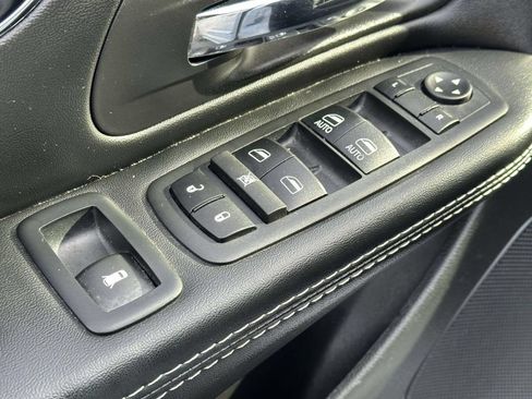 Used 2017 Dodge Grand Caravan SE FWD image 17