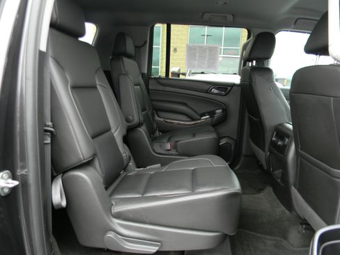 Used 2016 Chevrolet Suburban LT w/ Luxury Package image 7