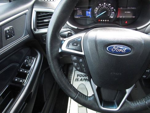 Used 2017 Ford Edge Titanium w/ Equipment Group 301A FWD image 12