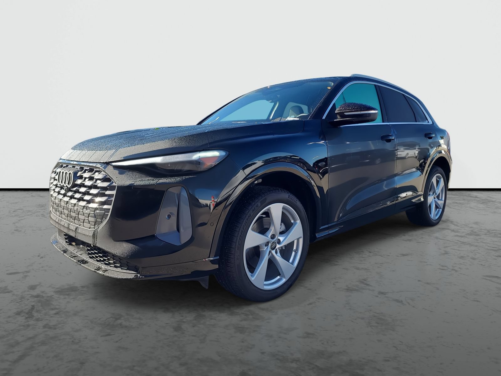 Used 2025 Audi Q5 Premium Plus w/ Premium Plus AWD/4WD image 2