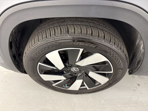 Used 2024 Volkswagen Atlas Cross Sport SE FWD image 11