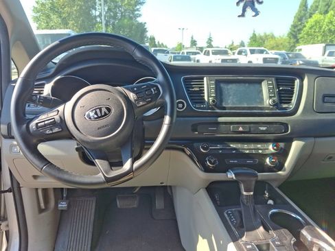 Used 2020 Kia Sedona EX FWD image 11