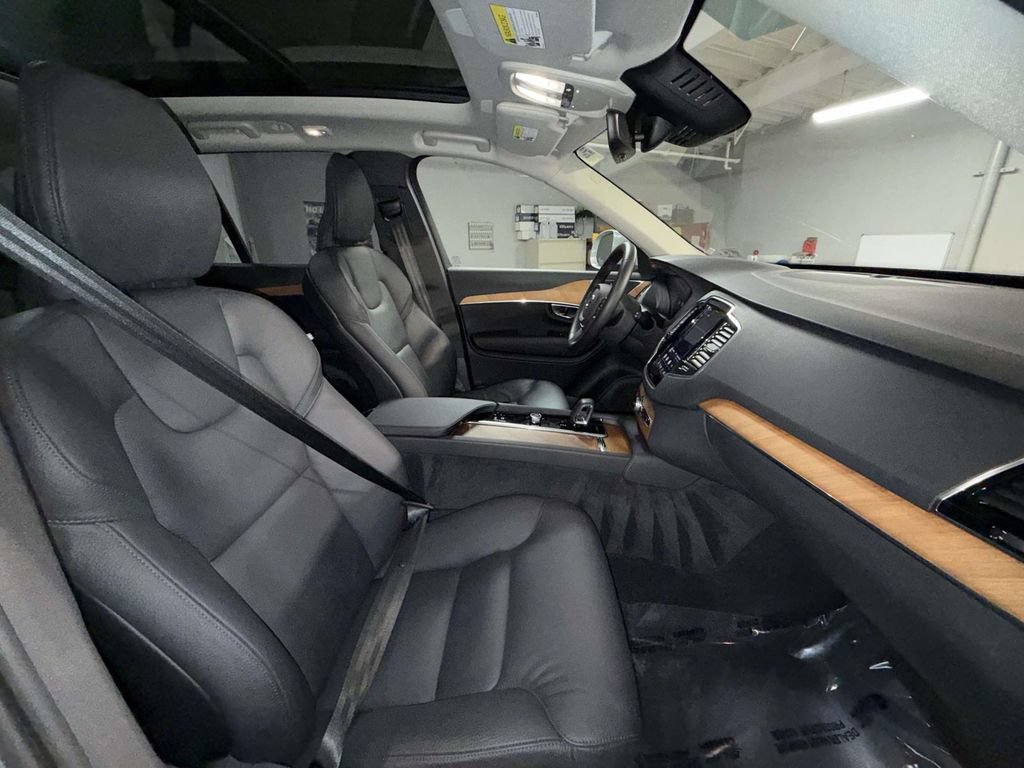 Used 2025 Volvo XC90 T8 Plus w/ Protection Package Premier AWD/4WD image 14