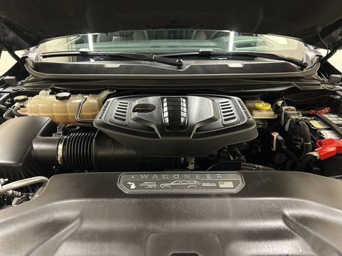 Used 2024 Jeep Wagoneer L Series II w/ Convenience Group I AWD/4WD image 19