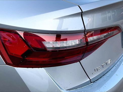 Used 2023 Volkswagen Jetta SE w/ Panoramic Sunroof Package FWD image 28