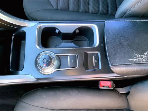 Used 2018 Ford Fusion SE w/ Fusion SE Technology Package image 13