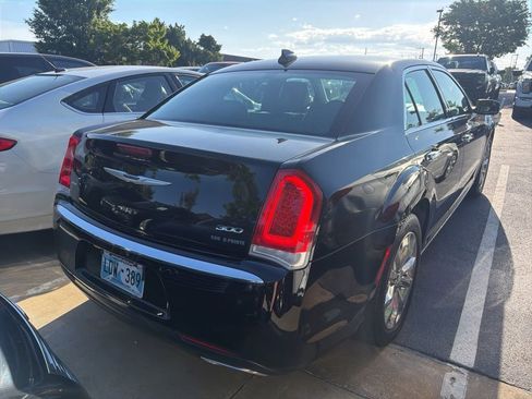Used 2019 Chrysler 300 Limited AWD/4WD image 6