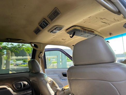 Used 1997 GMC Suburban 4WD w/ Marketing Opt Pkg 3 image 27