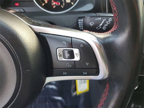 Used 2016 Volkswagen Golf S image 20