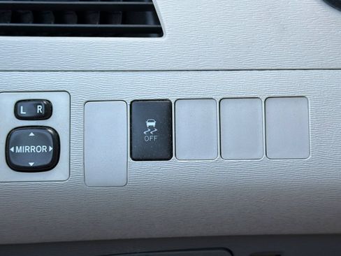Used 2014 Toyota Sienna LE FWD image 42