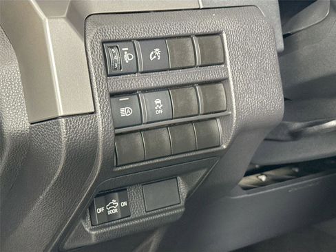 Certified 2024 Toyota Tacoma TRD Off-Road AWD/4WD image 14