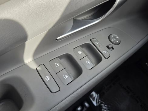 Certified 2025 Hyundai Elantra SEL FWD image 28