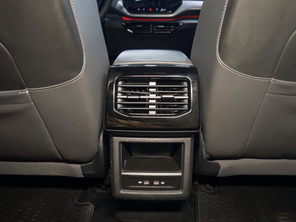 Used 2024 Chevrolet Equinox EV RS w/ LPO, Trailering Package FWD image 38