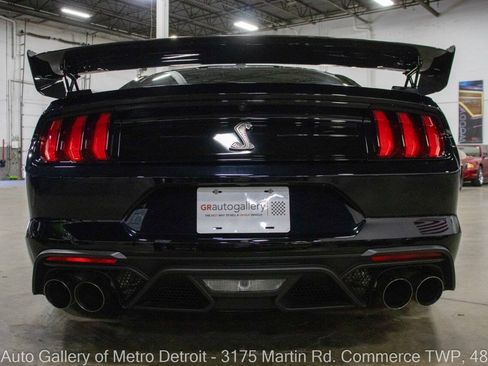 Used 2020 Ford Mustang Shelby GT500 w/ Carbon Fiber Track Pack RWD image 6