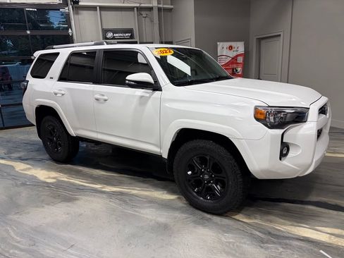 Used 2022 Toyota 4Runner SR5 Premium w/ Moonroof Package AWD/4WD image 37