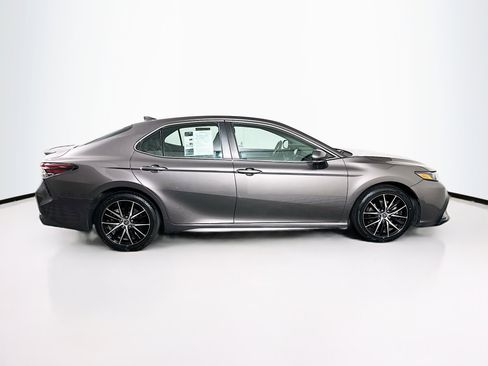 Used 2022 Toyota Camry SE FWD image 9