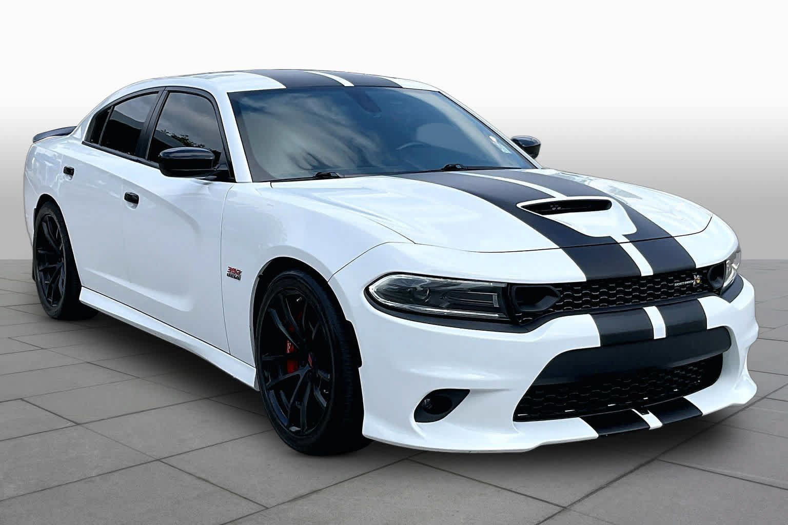 Used 2022 Dodge Charger Scat Pack w/ Dynamics Package RWD image 2