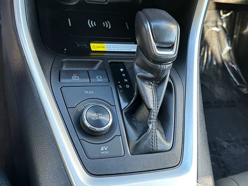 Used 2022 Toyota RAV4 SE w/ Convenience Package AWD/4WD image 30