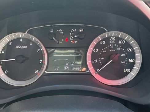 Used 2014 Nissan Sentra SR w/ SR Driver Package FWD image 10