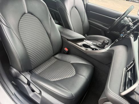 Used 2024 Toyota Camry SE image 11