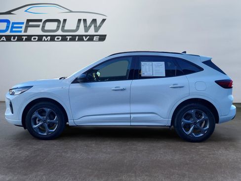 Used 2023 Ford Escape ST-Line image 6