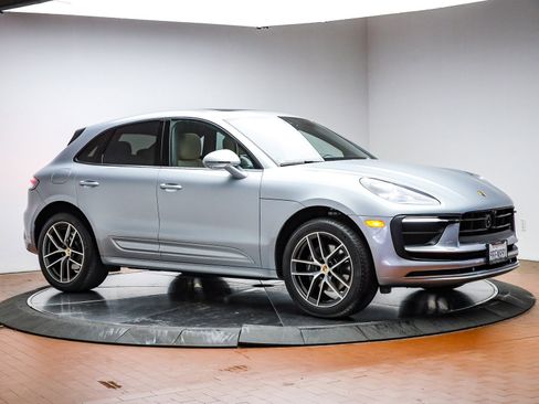 Used 2025 Porsche Macan image 15