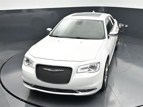 Used 2017 Chrysler 300 C w/ Safetytec Plus Group AWD/4WD image 19
