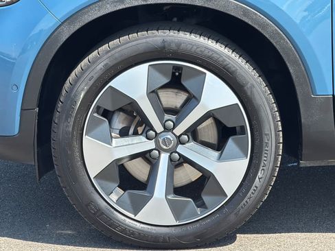 Used 2024 Volvo XC40 B5 Plus AWD/4WD image 31