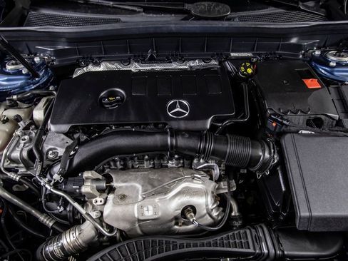 Used 2022 Mercedes-Benz GLB 250 w/ Premium Package Lite image 44