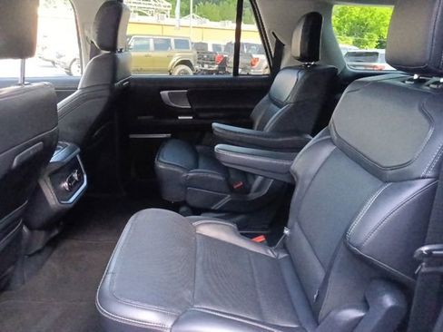 Used 2025 Ford Expedition Max Platinum AWD/4WD image 28